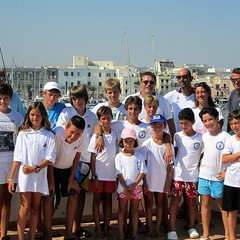 Il gruppo dello stage di vela a Trani