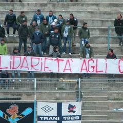 Solidarietà dei tifosi, striscioni per gli Oer