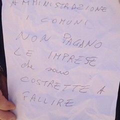 Bigliettini lanciati da Vito Malcangi dal Campanile della Cattedrale di Trani