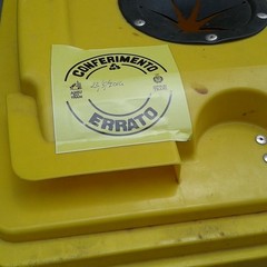 Raccolta differenziata, gli adesivi informativi