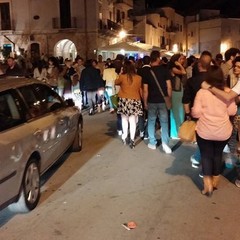 Auto, moto e rifiuti sul porto di Trani