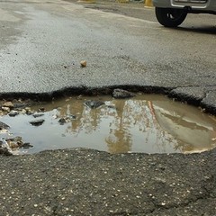 Buca stradale in via Pugliese