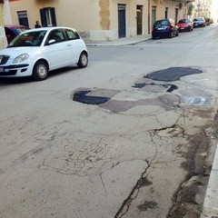 Buche stradali in via Tisci