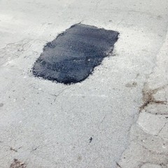 Buche stradali in via Tisci