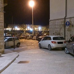 Parcheggio selvaggio in Piazza Sacra Regia Udienza