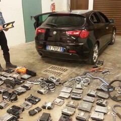 Carabinieri sventano furto d'auto e recuperano centraline elettroniche