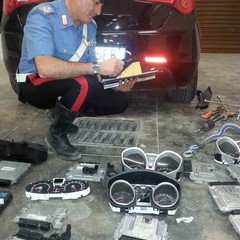 Carabinieri sventano furto d'auto e recuperano centraline elettroniche