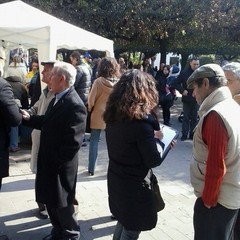 Il comitato L328 in piazza della Repubblica