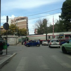 Passaggio a livello aperto in via Corato