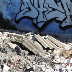 Amianto, le foto scattate dalla Folgore