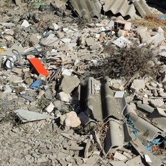 Amianto, le foto scattate dalla Folgore