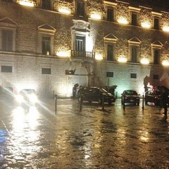 Auto parcheggiate in piazza Duomo