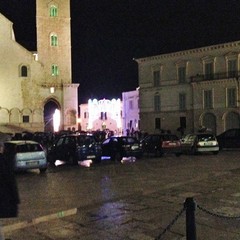 Auto parcheggiate in piazza Duomo