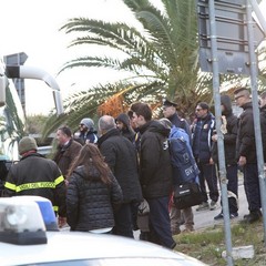 Autobus bloccato sulla rampa della strada statale 16 bis