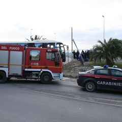 Autobus bloccato sulla rampa della strada statale 16 bis
