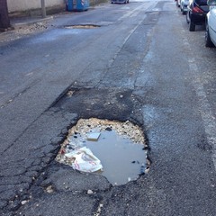 Buche stradali in via Bari