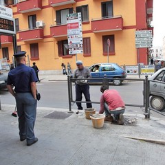 Paline pubblicitarie tra via Istria e corso Imbriani