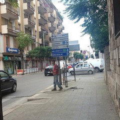 Si installano paline pubblicitarie tra via Istria e corso Imbriani