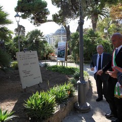 Sostituite alcune targhe in pietra nella Villa di Trani