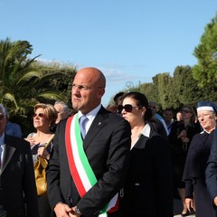 Sostituite alcune targhe in pietra nella Villa di Trani