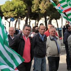 Corteo dei sindacati a Trani