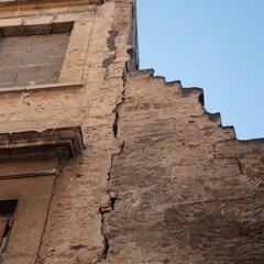 Sporcizia e degrado in via Vischi
