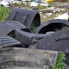 I rifiuti scaricati in territorio di Trani sulla ex statale 98