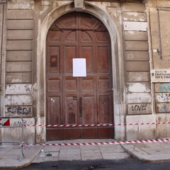 Cadono calcinacci dall'ex scuola Bovio