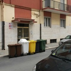 Cassonetti in via de Roggero