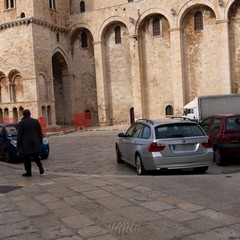 Auto parcheggiate in piazza Addazzi