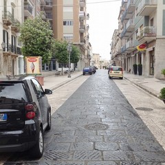 Via San Giorgio, una rondine non fa primavera: tornano i parcheggi selvaggi