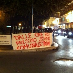 Trani si mobilita striscioni sul corso