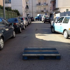 Strada chiusa al traffico per scarico merce