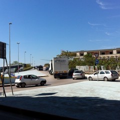 Camion bloccato sul cavalcavia