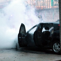 Auto in fiamme in via Maiorano