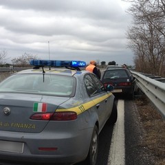 Auto contro guard-rail sulla statale 16 bis a Trani