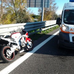 Incidente moto sulla strada statale 16 bis