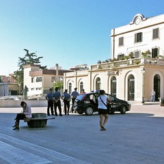 Operazione dei Carabinieri sul piazzale della stazione