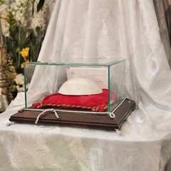 A Santa Chiara esposto lo zucchetto di Wojtyla