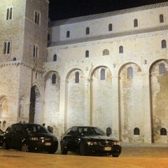 Parcheggio selvaggio nell'area pedonale della Cattedrale