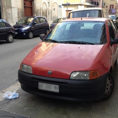Parcheggio selvaggio in via De Cuneo