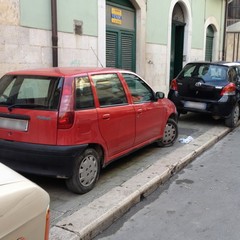 Parcheggio selvaggio in via De Cuneo