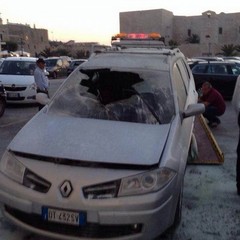 Auto in fiamme in piazza Re Manfredi