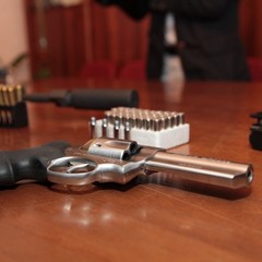 Le armi sequestrate dalla Questura di Bari