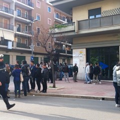 Protesta alla sede di Equitalia a Trani