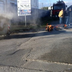 Blocco autotrasportatori in via Barletta
