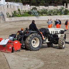 Pulizia della spiaggia di Colonna: conferenza stampa del sindaco Riserbato