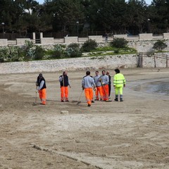 Pulizia della spiaggia di Colonna: conferenza stampa del sindaco Riserbato