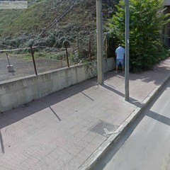 Passa Google street view...