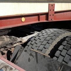 Tir bloccato sulla statale 16 bis a Trani